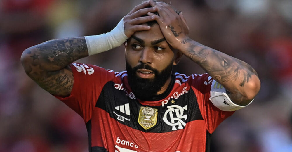 LO CAPTAN CON CAMISA DEL CORINTHIANS Flamengo Le Retira La Camisa 10