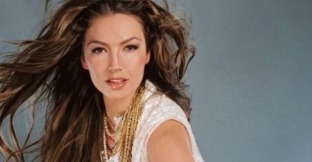 ¡RECUERDA QUE LA TAREA ES A LARGO PLAZO! Thalía se une a la campaña en apoyo a Venezuela
