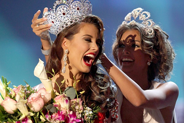 MOMENTO INOLVIDABLE! 10 años del único back to back: los mejores momentos  del hito venezolano en el Miss Universo (VIDEO) - Noticia al Minuto
