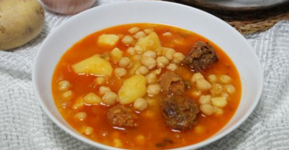 Cazuela de garbanzos con chorizo