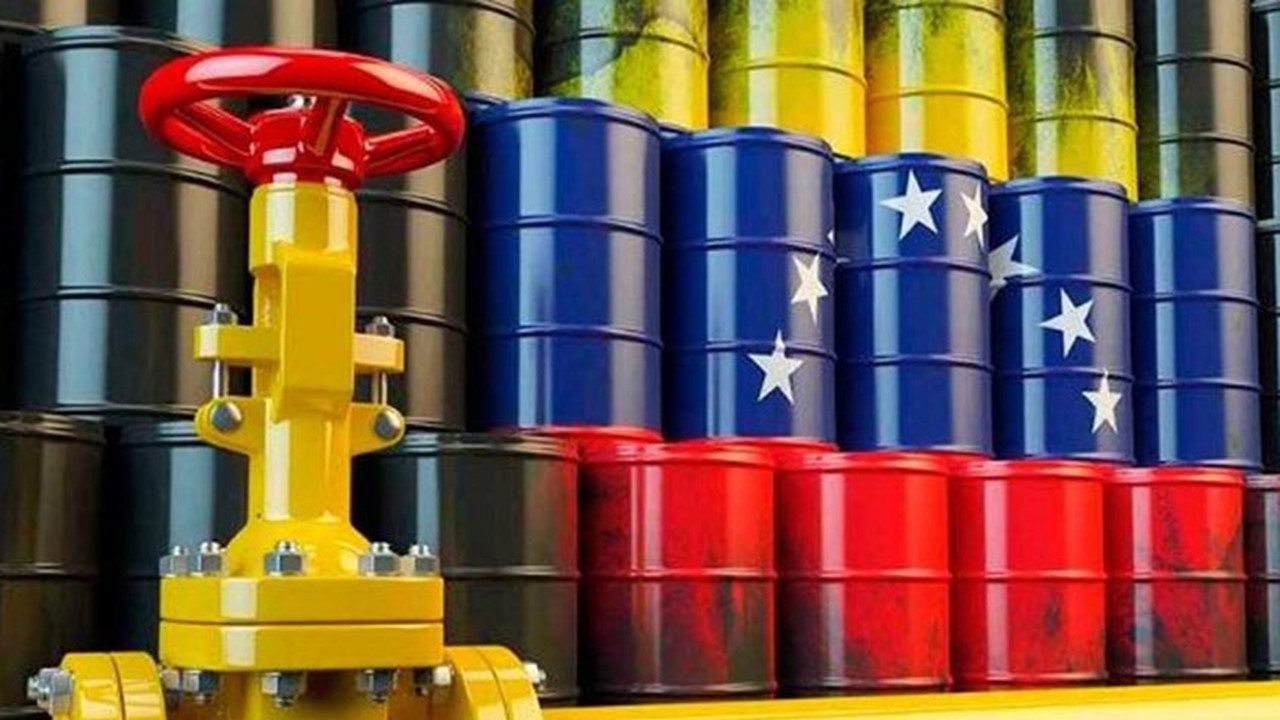 ¡CLIENTES RETIRAN BUQUES! Exportaciones de petróleo venezolano disminuyeron un 38% en abril de 2024