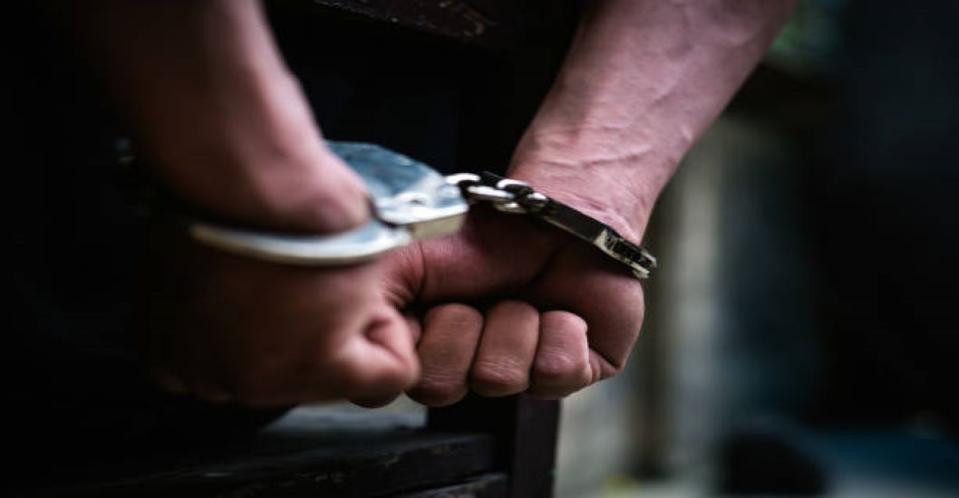 ¡EL SIPEZ RECIBIÓ LA DENUNCIA! Cayó preso por presunta estafa y agresión a un policía en el barrio Rafael Urdaneta de Maracaibo