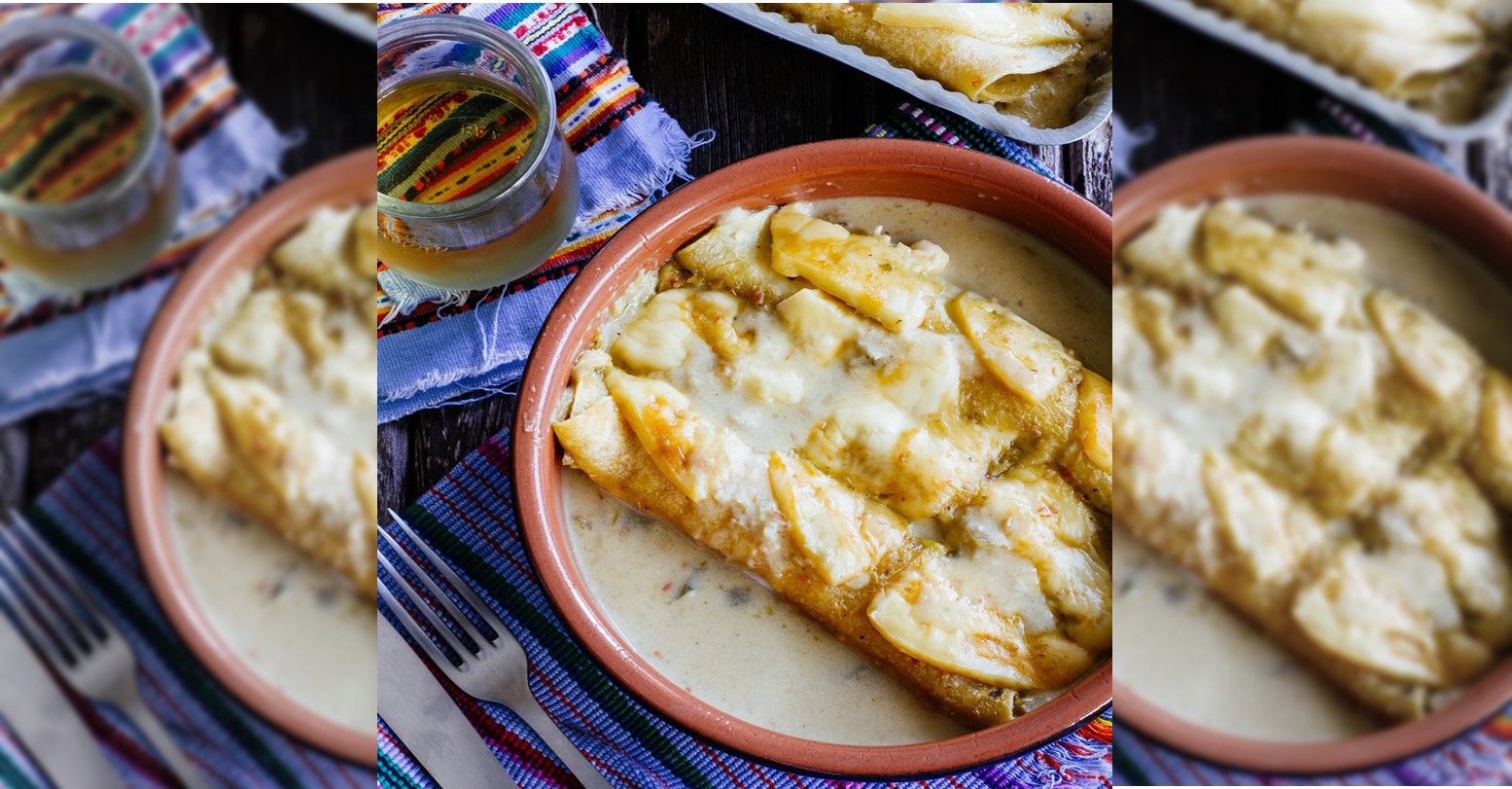 ¡COCINA AL MINUTO! Receta de enchiladas gratinadas de pollo y salsa