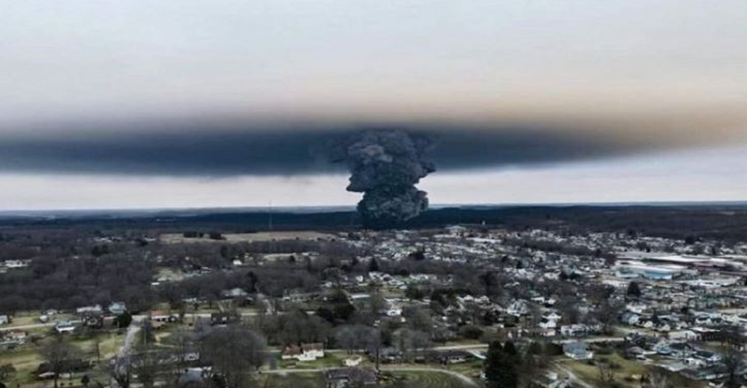 ¡DESASTRE ECOLÓGICO! Impresionantes imágenes aéreas de la nube tóxica