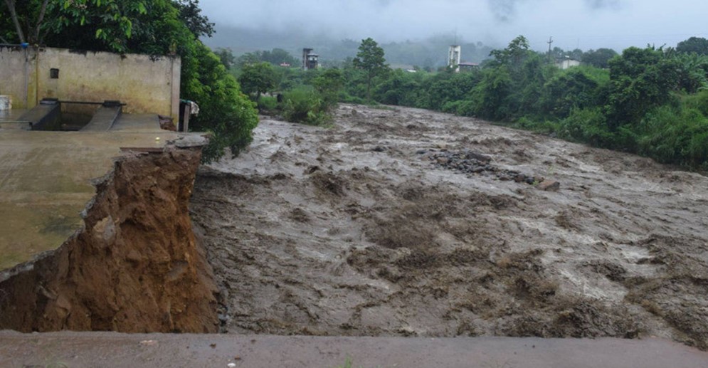 ¡EL ‘CHAMA’ CRECE Y ESTÁ QUE SE DESBORDA! Comunidades en Mérida en alerta tras incesantes precipitaciones