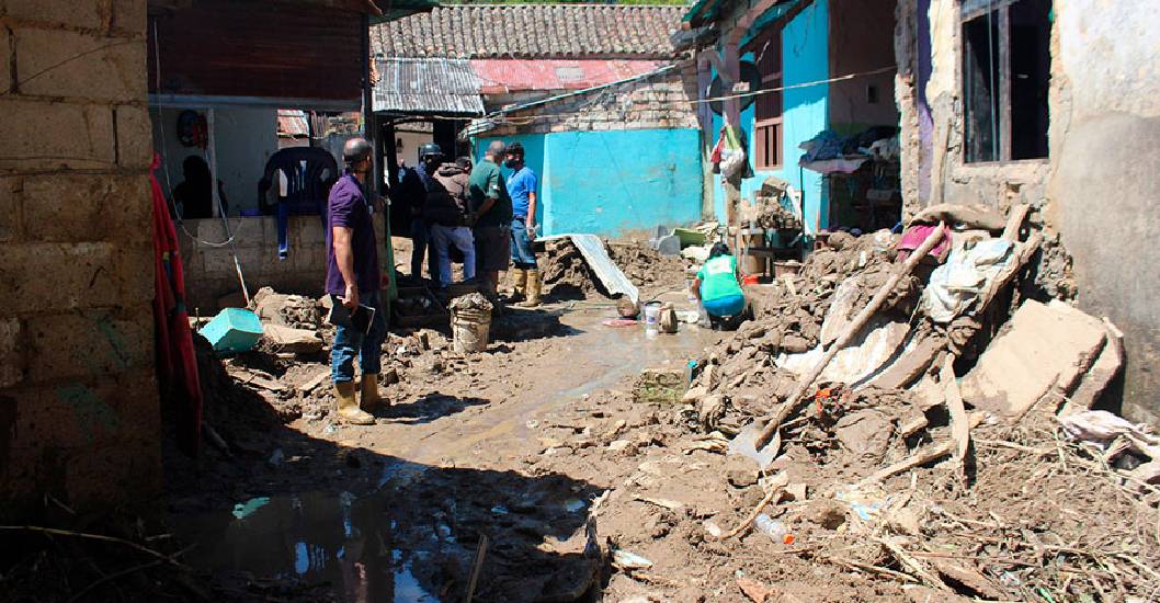 ¡EN LA PRIMERA ONDA TROPICAL! Más de 120 familias perdieron sus viviendas por las lluvias en el país