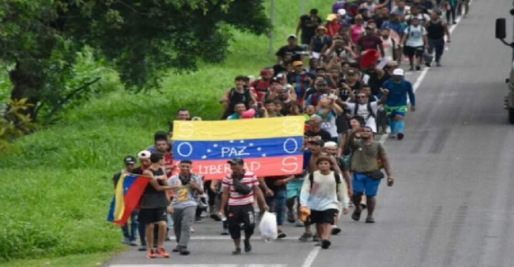 CON TODO Y RESTRICCIONES MIGRATORIAS Hacia Estados Unidos va