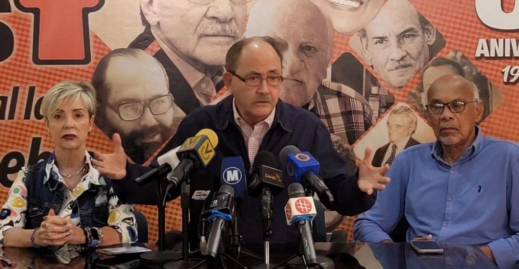 ¡SOLICITA APOYO DEL PAÍS A LOS DOCENTES! MAS condena que no se aumente el salario de los docentes y se les controle con un QR