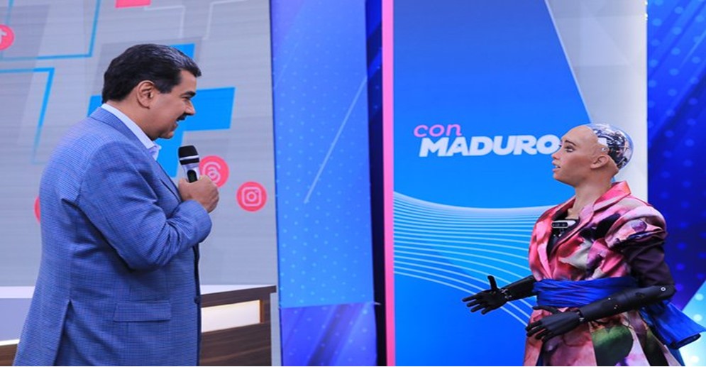 ¡ELEVACIÓN DEL INGENIO HUMANO! Presidente Nicolás Maduro compartió con el robot humanoide Sophía