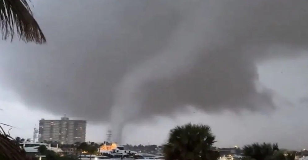 ¡DAÑOS SIGNIFICATIVOS! En Florida por el paso de un fuerte tornado