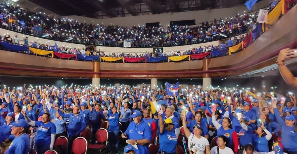 ¡SE REENCUENTRA CON SU MILITANCIA! A casa llena acto de Manuel Rosales «Vota por Venezuela» en Maracaibo