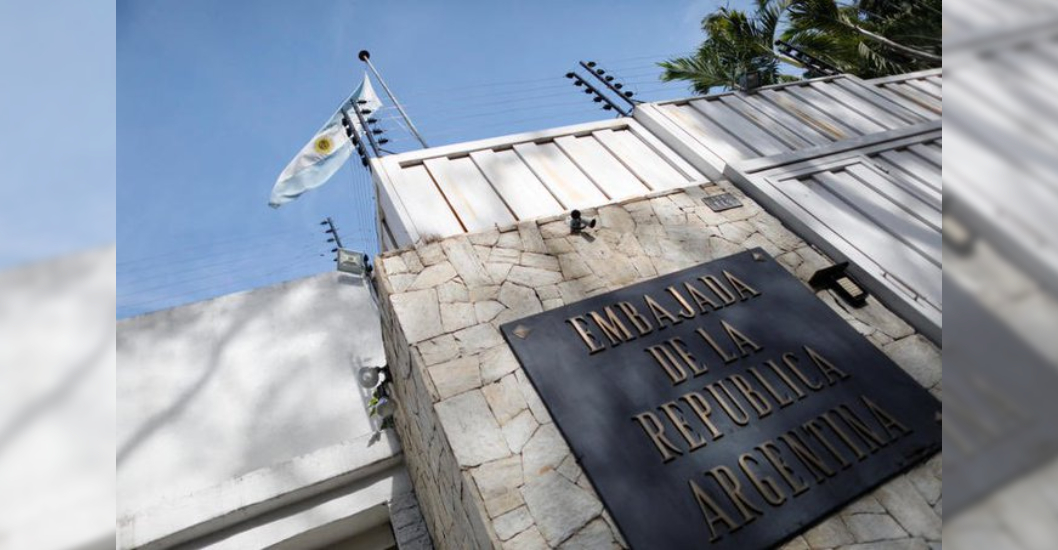 ¡ALLÍ SE ENCUENTRAN «LÍDERES POLÍTICOS DE LA OPOSICIÓN»! Gobierno de Argentina denuncia que su embajada en Venezuela sufrió interrupción del servicio eléctrico