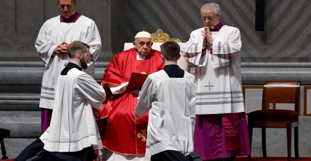 ¡EL PAPA FRANCISCO RENUNCIA! A Presidir El Vía Crucis Por Motivos De ...