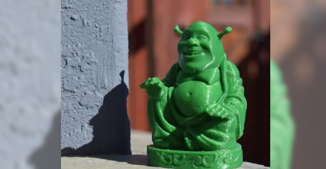 ¡LLENA DE FE! Durante cuatro años una mujer le rezó a una figura de Shrek pensando que era Buda