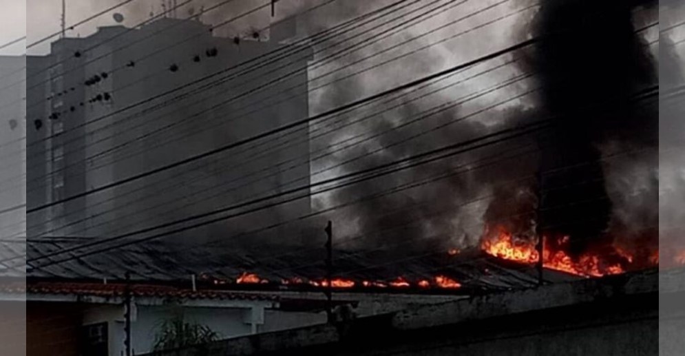 ¡DE GRAN MAGNITUD! Un incendio en un reconocido autolavado en Maracay