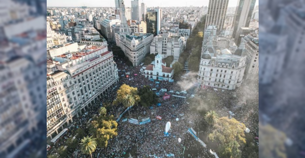 ¡RECLAMO MASIVO! Estudiantes, docentes, sindicatos y políticos marchan por la educación pública en Argentina