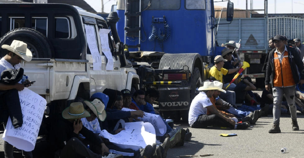 ¡EVO MORALES ESTARÍA DETRÁS DE LA PROTESTA! Bolivia enfrenta bloqueos por escasez de dólares que el gobierno niega