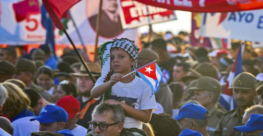 ¡EN MEDIO DE UNA CRISIS SINIGUAL! Cuba denuncia embargo y admite «ineficiencias» en austera marcha del 1º de mayo
