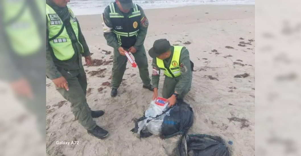 ¡MOVILIZADA DESDE LA GUAJIRA! GNB y PNB desenterraron 325 panelas de cocaína en playa falconiana