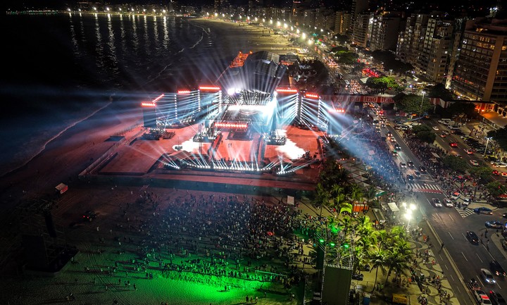 ¡ESPÉCTACULO MULTITUDINARIO! Madonna convirtió playa carioca de Copacabana en mayor discoteca del mundo (Video)