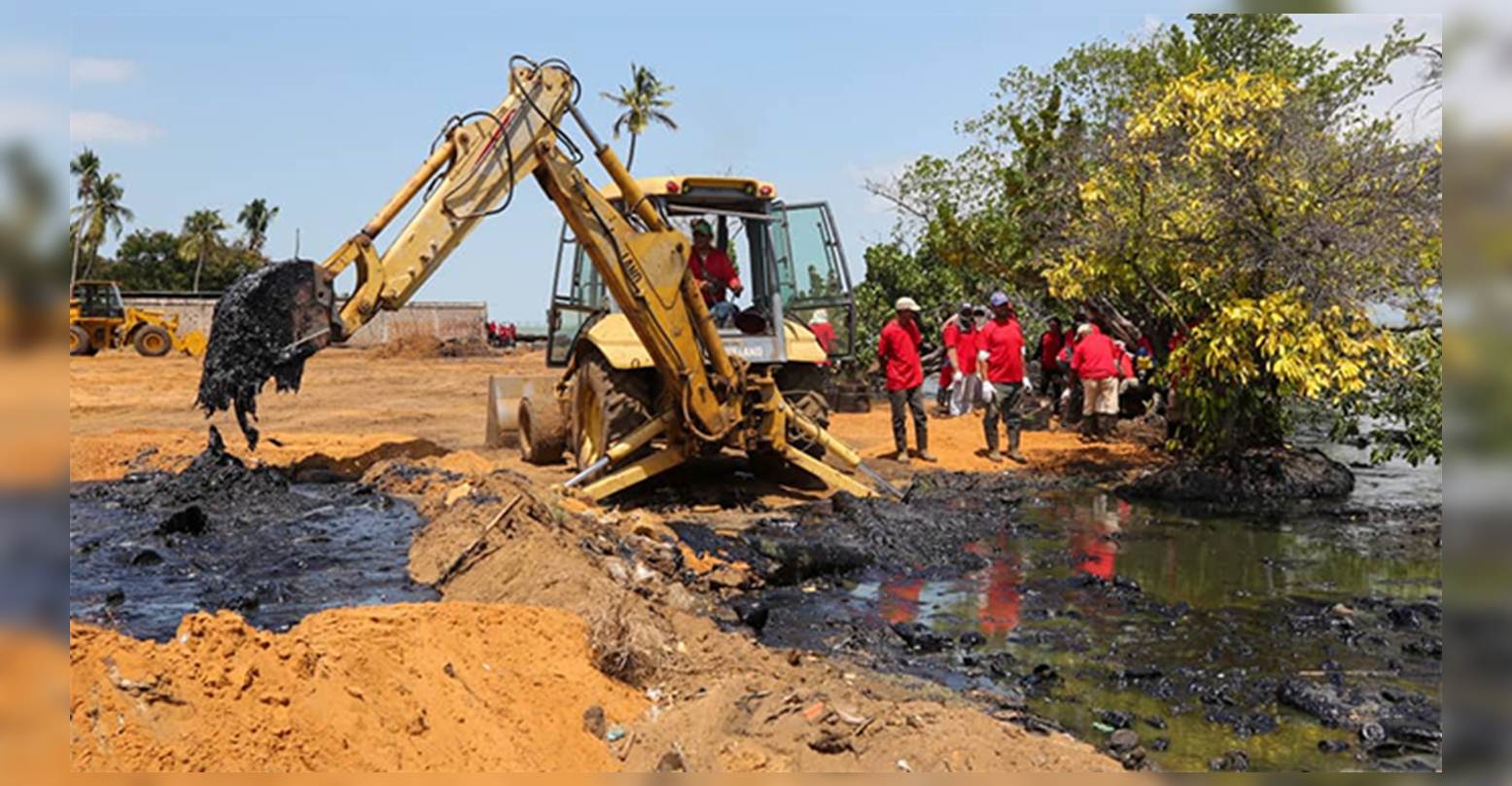 ¡MANIOBRA DE RESCATE! Gobierno nacional recolecta 13 toneladas de desechos en el Lago de Maracaibo