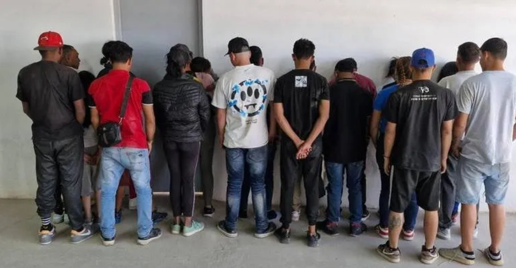 ¡HABÍA CINCO MENORES! Rescataron a 20 migrantes venezolanos secuestrados en la frontera con EEUU