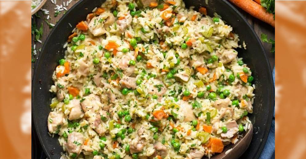 ¡COCINA AL MINUTO! Este lunes pega un arroz cremoso con pollo, zanahoria y guisantes || Ingredientes || Receta