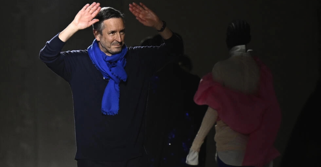 ¡UN REFERENTE DE LA MODA! Dries Van Noten se despide de la pasarela en París tras cuatro décadas de moda