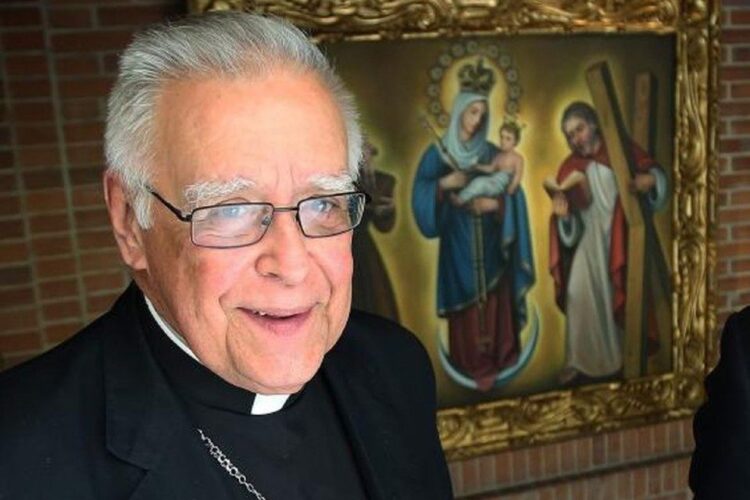 ¡DEJA UN LEGADO DE FE! La vida y trabajo del Monseñor Roberto Lückert León