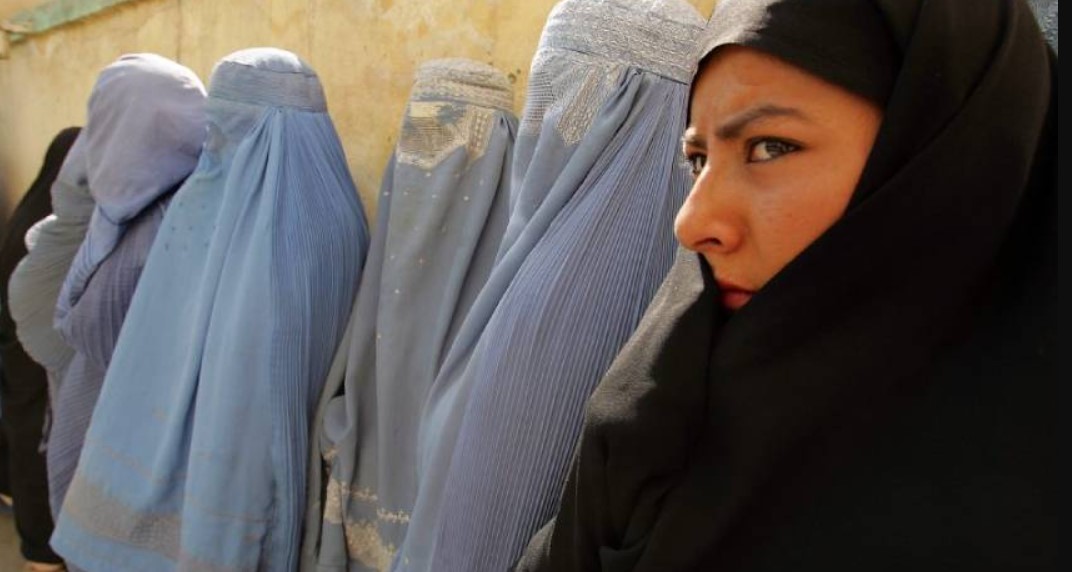 ¡PROHIBEN EL SONIDO DE LA VOZ DE MUJER! Los talibanes ratifican la ley