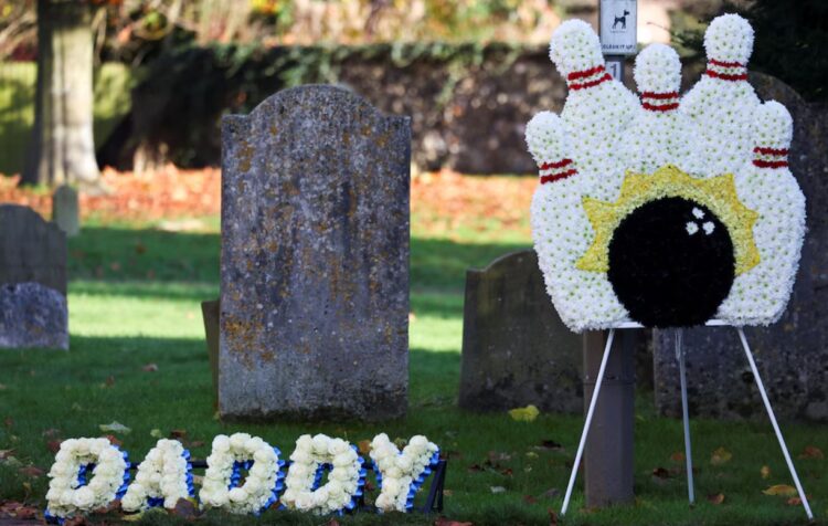 La familia eligió hacer un homenaje floral para Liam Payne en la Iglesia St. Mary (REUTERS/Toby Melville)
