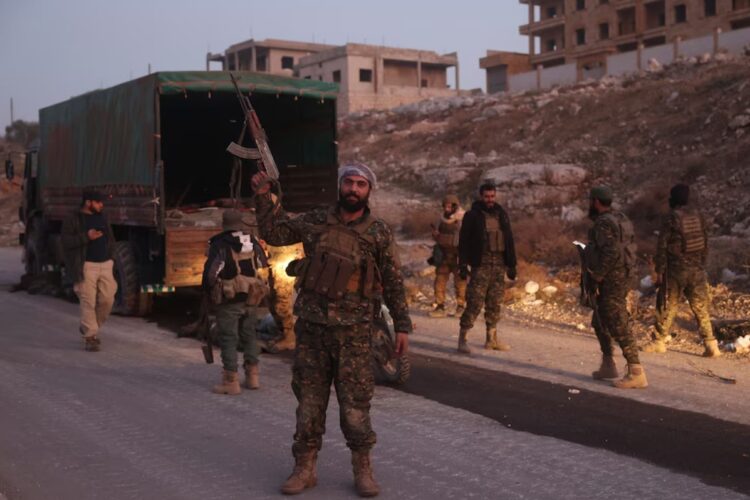 El grupo armado Hayat Tahrir al Sham y sus aliados tomaron el aeropuerto internacional de Alepo, en la periferia sureste de la ciudad (AP Photo/Ghaith Alsayed)