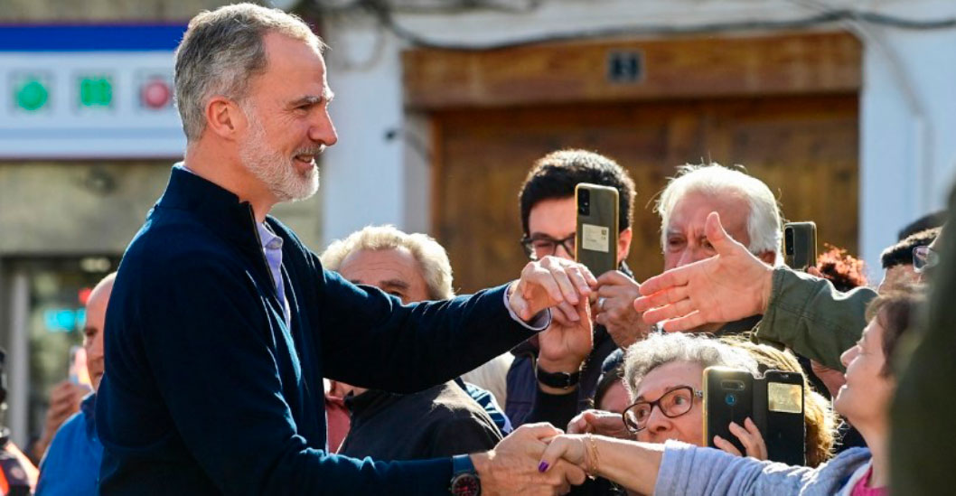 ¡AHORA FUERON APLAUDIDOS! Los reyes de España regresaron a la zona ...