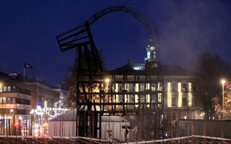 La cabra de paja de Gävle, Suecia, mezcla tradiciones paganas del Yule con la Navidad, y enfrenta actos vandálicos cada año