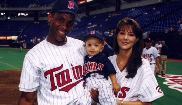 Mahomes, junto a su padre, de quien recibió como herencia la pasión por el béisbol