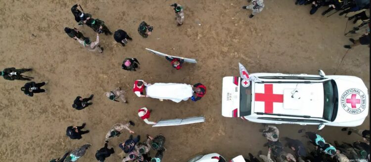 El Comité Internacional de la Cruz Roja recibió, en Gaza, cuatro ataúdes con cuerpos de rehenes israelíes.