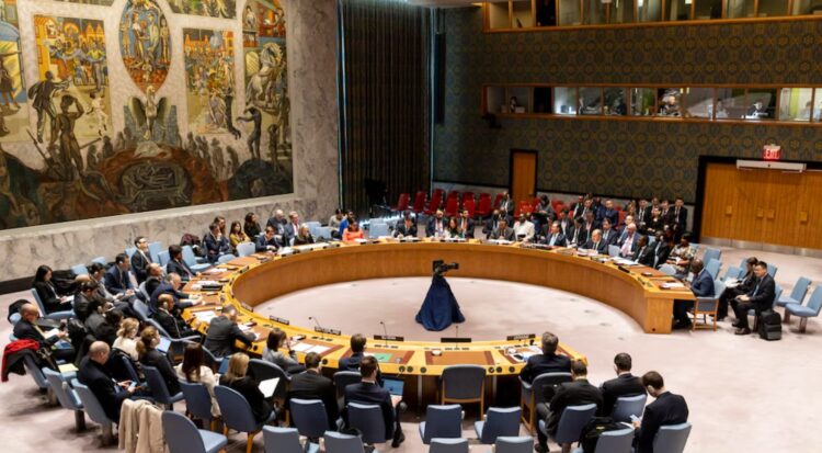 La resolución ucraniana, coauspiciada por todos los miembros de la Unión Europea (UE), hace referencia a la “invasión a gran escala de Ucrania por parte de la Federación Rusa” y recuerda la necesidad de implementar todas las resoluciones previas de la Asamblea en respuesta a la agresión rusa