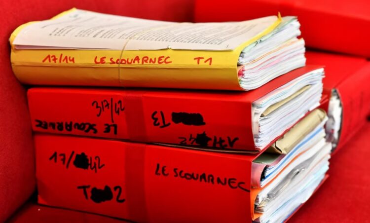 Expediente del caso contra Joel Le Scouarnec, en el juicio de marzo de 2020