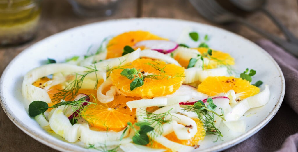 ¡COCINA AL MINUTO! Prepare una ensalada siciliana de hinojo y naranja