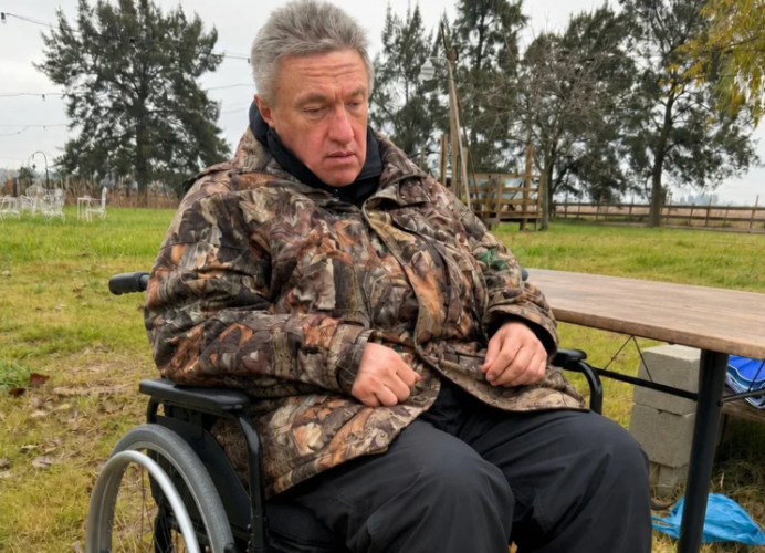Konstantin Rudnev después de su liberación de la Unidad 6 de Rawson, durante su período de recuperación.