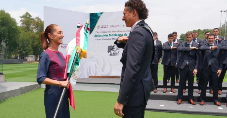 ¡»QUE SU EJEMPLO INSPIRE A MILLONES DE MEXICANOS»! Presidenta de México abandera a selección nacional de fútbol para el Mundial 2026