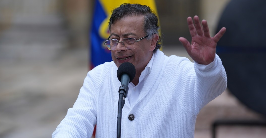 ¡RIFIRRAFE POR REDES! Fujimori llama «guerrillero» a Petro y el presidente colombiano le responde