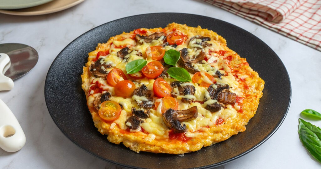 ¡COCINA AL MINUTO! Pizza keto. Receta sin carbohidratos y cargada de proteínas.