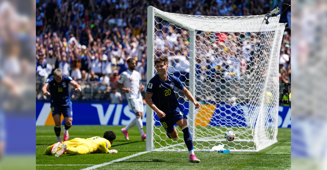 ¡SE PLANTA EN EL TERCER PUESTO DEL B! Bosnia-Herzegovina acaricia su clasificación en el Mundial con triunfo 3-1 sobre Qatar
