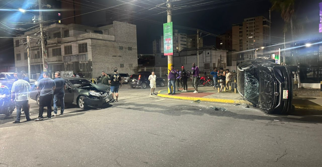 ¡SIN LESIONADOS! Impactante choque en la calle 72 de Maracaibo queda registrado en la cámara de automóvil (Video)