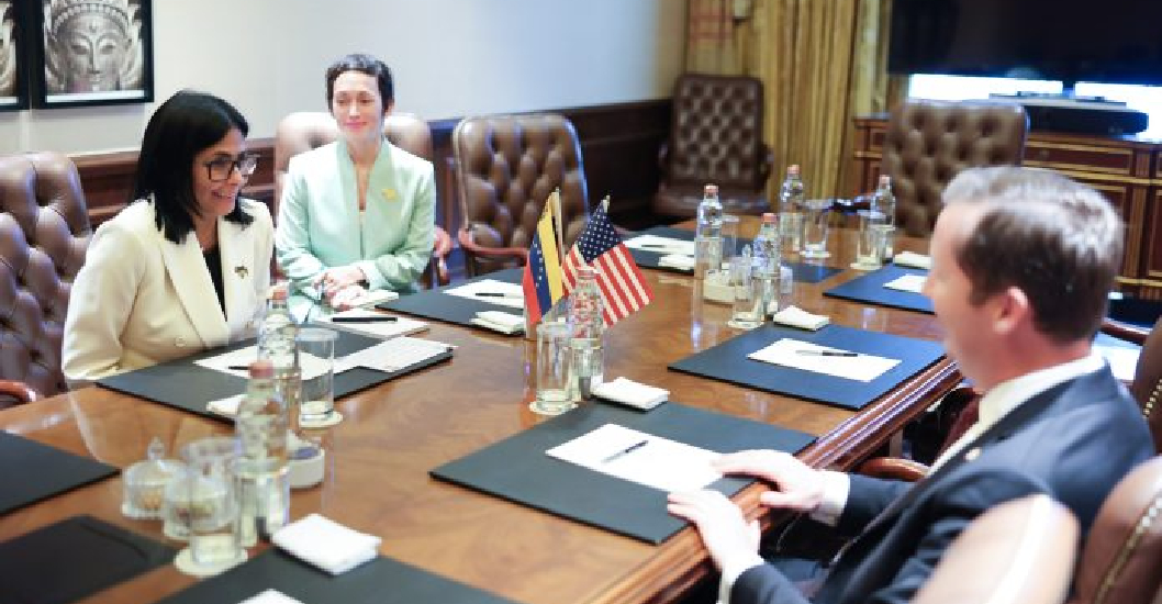 ¡ENCUENTRO EN NUEVA DELHI! Presidenta (E) Delcy Rodríguez se reunió con embajador de EEUU en la India