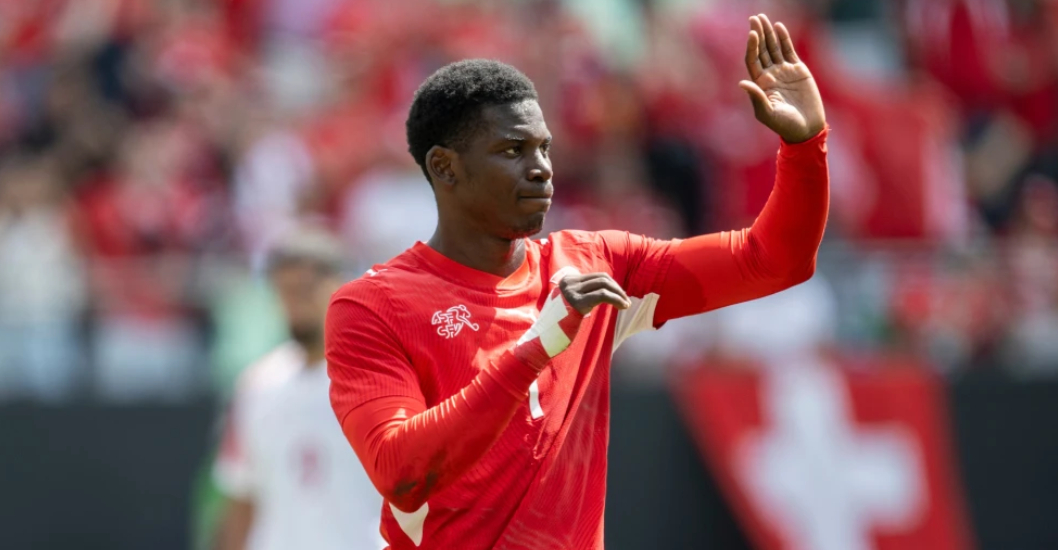 ¡PIEZA FUNDAMENTAL DEL EQUIPO! Delantero suizo Embolo acude a embajada de EEEU por visa urgente del Mundial tras veto de viaje