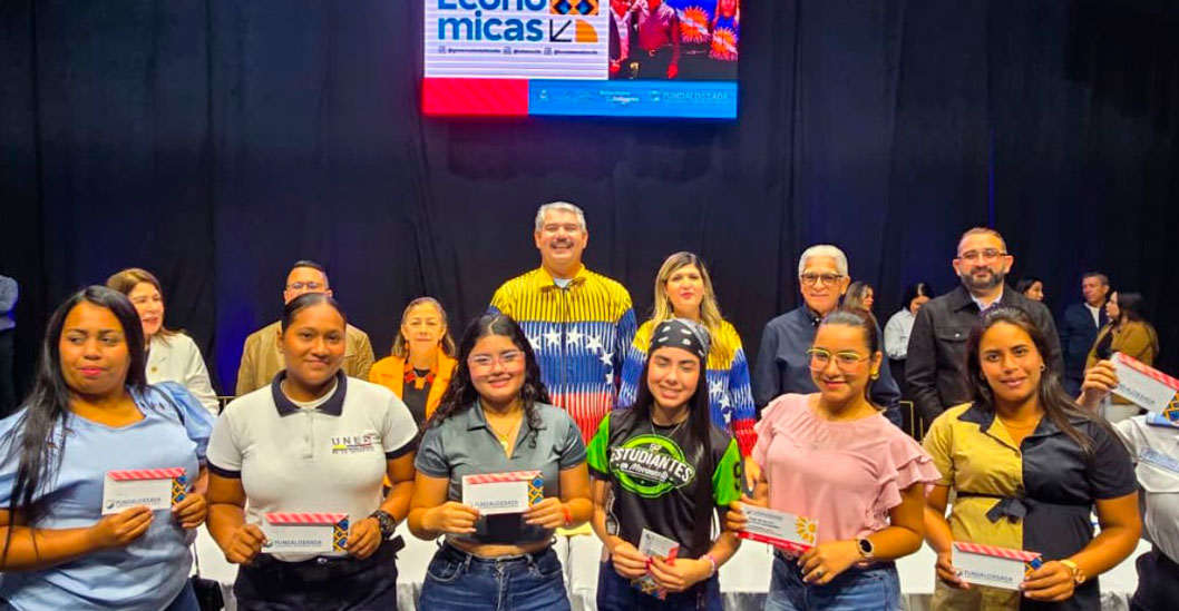 ¡APOYO ECONÓMICO PARA LA JUVENTUD! Gobernador Caldera entrega Becas Jesús Enrique Lossada a 1.000 estudiantes de universidades públicas del Zulia