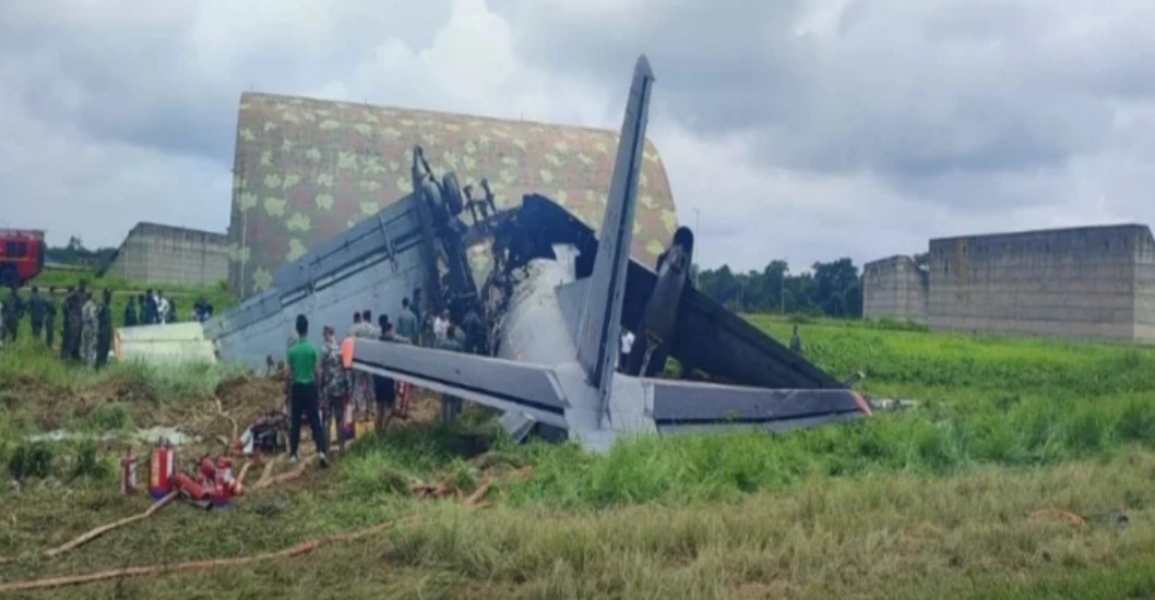 ¡INVESTIGAN QUE CAUSÓ LA FATALIDAD! Accidente de avión militar en el noreste de India deja cinco fallecidos