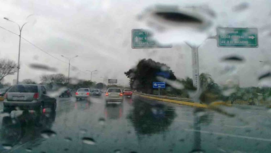 ¡REPORTAN LLUVIAS EN MARACAIBO Y SAN FRANCISCO! En redes sociales, ciudadanos informan que ha comezado a caer agua con intensidad leve a moderaeda || Precaución